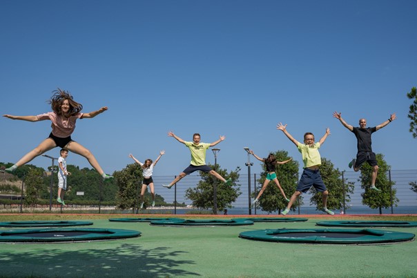 [zgodba o uspehu] Kako je podjetje Akrobat s trampolini prodrlo na švedski trg